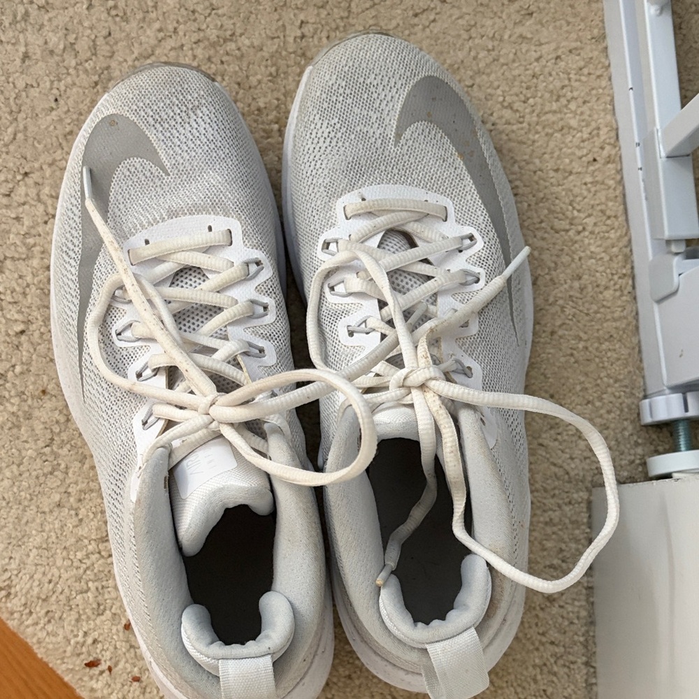 Nike Air Max Men's White and Light Gray Basketball Athletic Sneakers